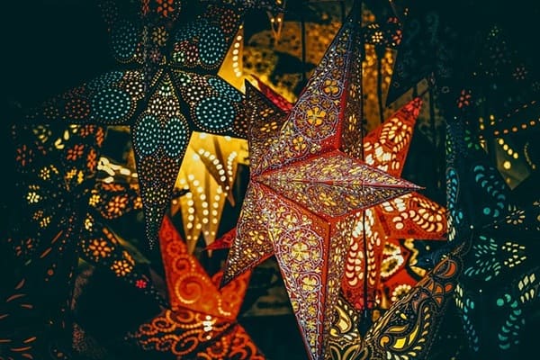 Beleuchtete Weihnachtssterne