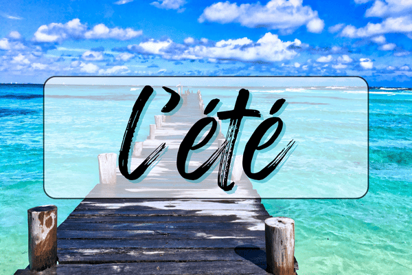 Meer mit Steg und davor Schriftzug