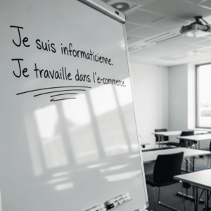 Notizzettel oder Whiteboard mit französischen Beispielsätzen